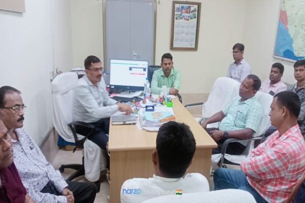 kharagpur: खड़गपुर मंडल में विक्रेताओं के साथ बैठक, पारदर्शिता और समन्वय पर चर्चा