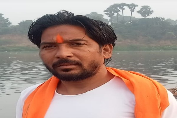 Jamshedpur: बिजली बंद न होने से बड़ा हादसा, पोल पर काम करते समय गई युवक की जान