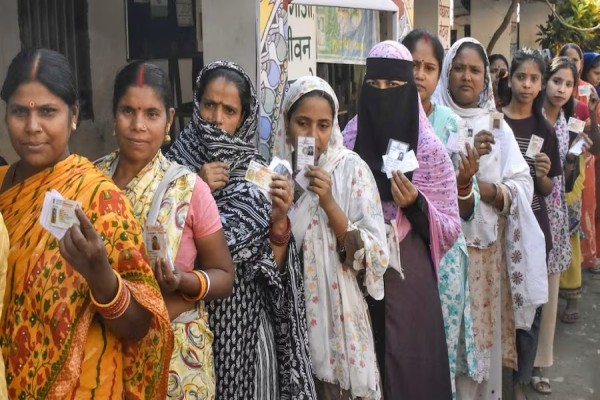 Bihar Election: पहले चरण में बिहार ने किया रिकॉर्ड 65.08% वोटिंग, महिलाओं ने दिखाया जोश