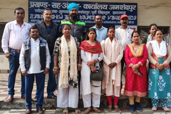 Jamshedpur : जमशेदपुर प्रखंड में “आपकी योजना–आपकी सरकार–आपके द्वार” कार्यक्रम का बहिष्कार, अनियमितताओं पर कड़ी आपत्ति