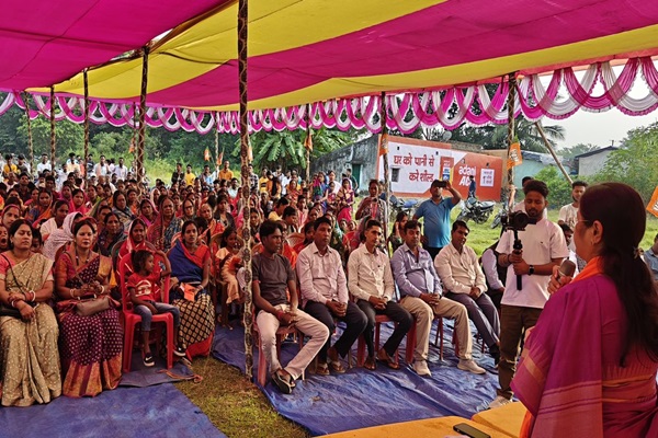 Ghatsila : कमल का फूल विकास और विश्वास का प्रतीक — घाटशिला में अन्नपूर्णा देवी ने भरी हुंकार