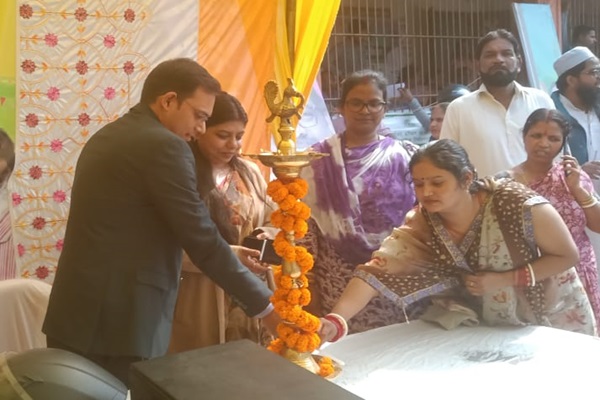 Jamshedpur : मानगो में “आपकी योजना, आपकी सरकार, आपके द्वार” कार्यक्रम का शुभारंभ, 2000 आवेदन प्राप्त