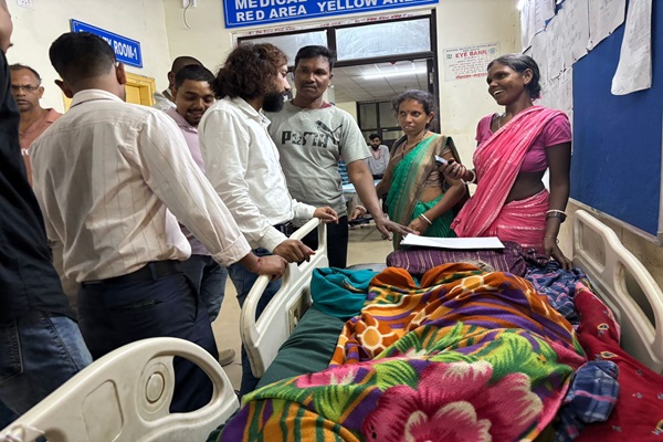 Bundu : बुंडू जन आक्रोश रैली में घायल आदिवासियों से मिलने रिम्स पहुंचे जेएलकेएम नेता देवेंद्रनाथ महतो