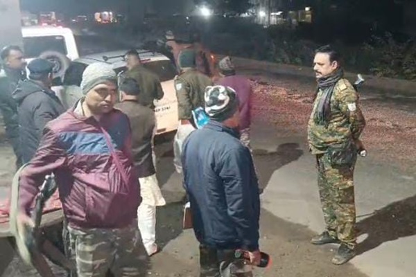 Seraikela : चांडिल में टाटा हाईवे होटल पर फायरिंग, CCTV फुटेज को लेकर 10 युवकों ने मचाया उत्पात