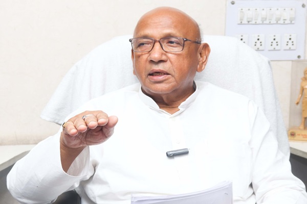 Jamshedpur : जमशेदपुर की विकास योजनाओं पर नगर विकास विभाग की लापरवाही, जनता परेशान