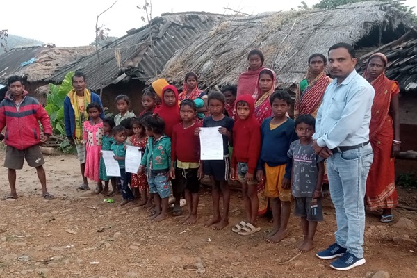 Patamda : डालसा के प्रयास से कंकादासा गांव के 17 बच्चों को मिला जन्म प्रमाण पत्र