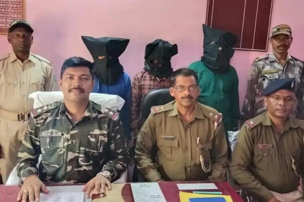 Seraikela : राजनगर में अवैध डीजल कारोबार का भंडाफोड़, तीन गिरफ्तार—710 लीटर डीजल जब्त