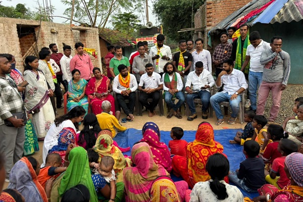 Ghatsila : डुमरी विधायक टाईगर जयराम महतो और देवेंद्र नाथ महतो ने घाटशिला में तेज किया चुनाव प्रचार