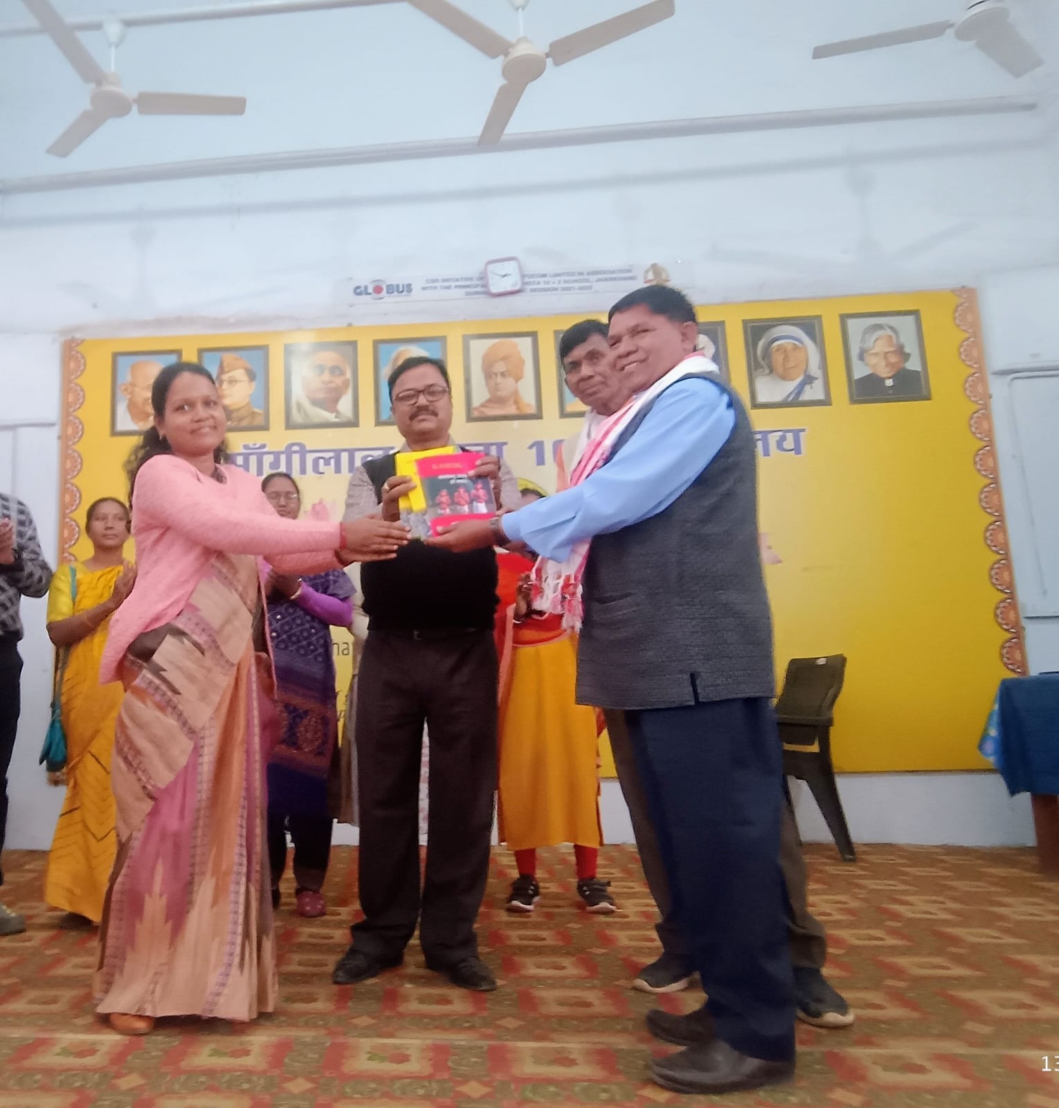 Chaibasa: मांगीलाल रूंगटा हाई स्कूल में सेमिनार, कोल्हान गौरव डूबरो बुरिली और शिक्षक बागुन बोदरा रहे मुख्य अतिथि