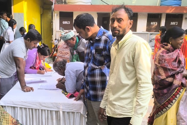 Jamshedpur : जेपी स्कूल संकोसाई में आयोजित हुआ “आपकी योजना, आपकी सरकार, आपके द्वार” कार्यक्रम