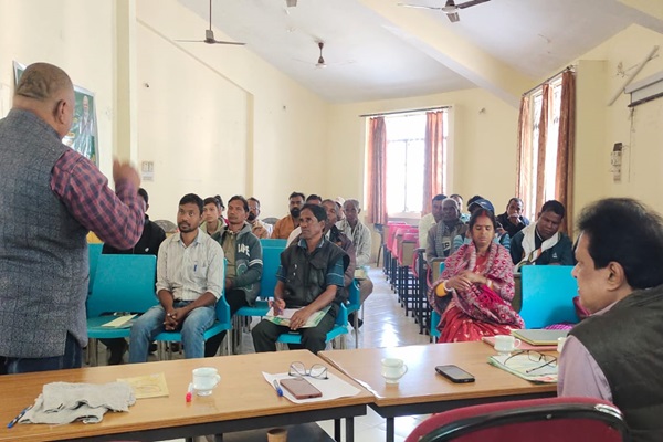 Jamshedpur/Ghatsila : कृषक–वैज्ञानिक अंतर्मिलन कार्यक्रम शुरू, किसानों को दी गई रबी फसलों एवं कृषि तकनीक की विशेष जानकारी