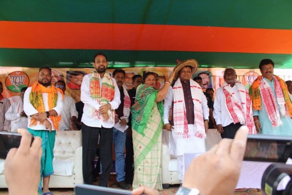 Ghatsila : घाटशिला में जनसभा को ओडिशा के मुख्यमंत्री माझी ने किया संबोधित, डबल इंजन सरकार की बात दोहराई