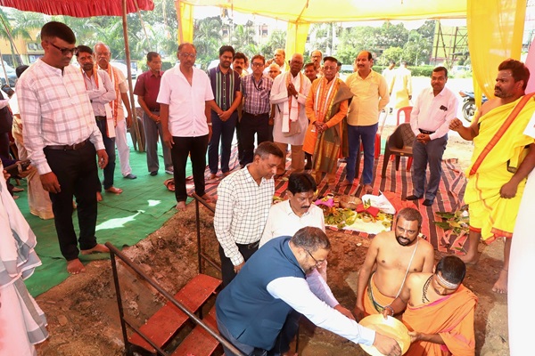 Jamshedpur : बिष्टुपुर आंध्र भक्त श्री राम मंदिरम् में श्री वेंकटेश्वर स्वामी मंडपम निर्माण हेतु भूमि पूजन संपन्न
