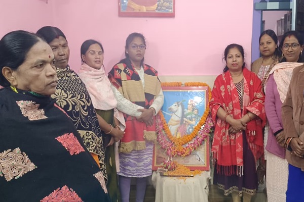 Gua : रानी लक्ष्मीबाई जयंती पर झारखंड मजदूर संघर्ष संघ में श्रद्धांजलि सभा आयोजित