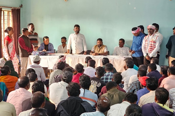 Ghatsila : संजीव सरदार ने भूमिज समाज के साथ की महत्वपूर्ण बैठक, विकास और शिक्षा पर दिया जोर