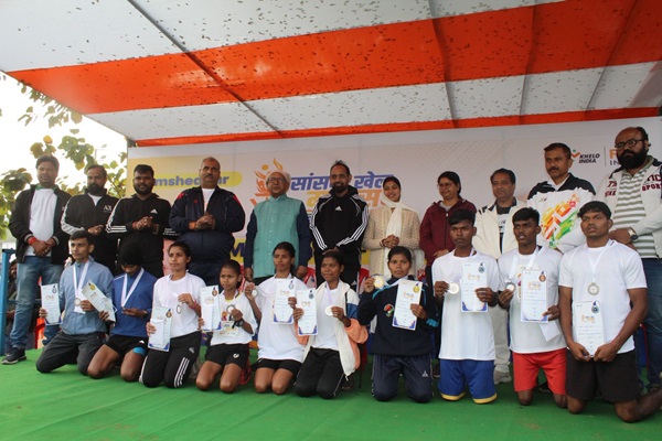 Jamshedpur : सांसद खेल महोत्सव के तहत भव्य मैराथन का आयोजन, हजारों धावकों ने लगाई 5 किमी की दौड़