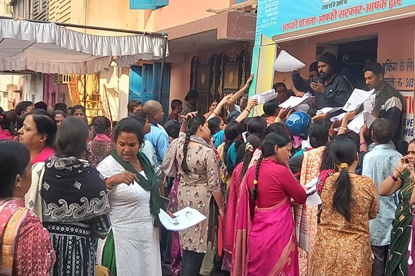 Jamshedpur : नामदा बस्ती में ‘आपकी योजना, आपकी सरकार, आपके द्वार’ कार्यक्रम का आयोजन