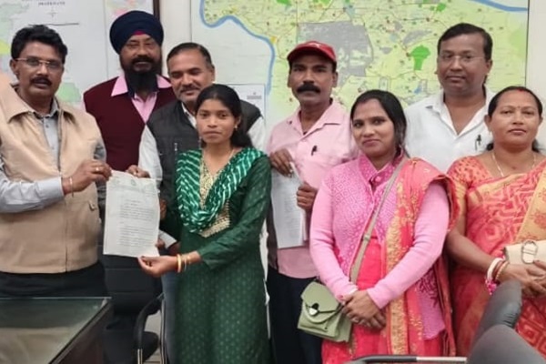 Jamshedpur : सरकार–आपके द्वार’ कार्यक्रम में अनियमितताओं को लेकर 15 सूत्री मांग पत्र सौंपा