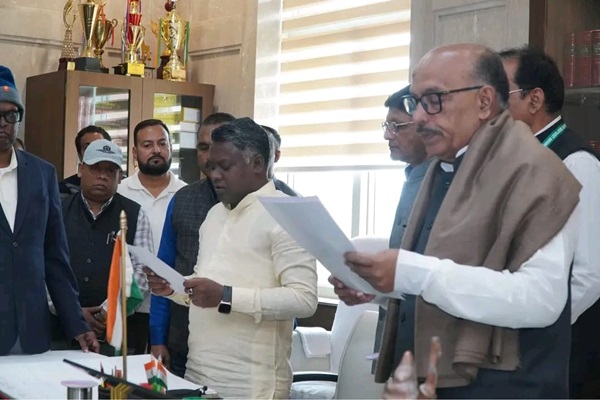 Ghatsila : सोमेश चन्द्र सोरेन ने ली पद और गोपनीयता की शपथ