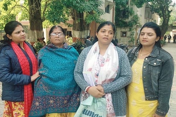 Jamshedpur : सोनारी महिला ने पुलिस पर गंभीर आरोप लगाए, आरोपियों के खिलाफ कार्रवाई की मांग