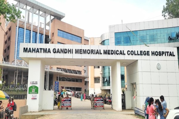 Jamshedpur: ब्लड बैंक जांच में सख्ती, अब केवल ELISA किट से होगी रक्त जांच