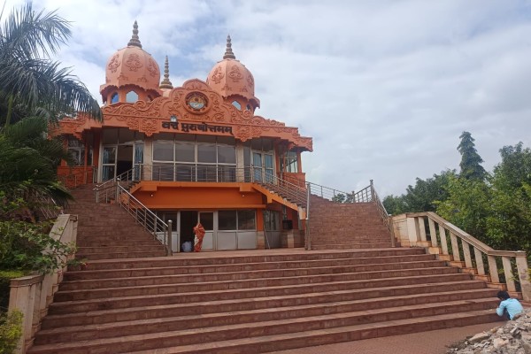 Chaibasa: बड़ाजामदा सत्संग विहार में मासिक सत्संग, सैकड़ों गुरु भाई-गुरु माँ हुए शामिल