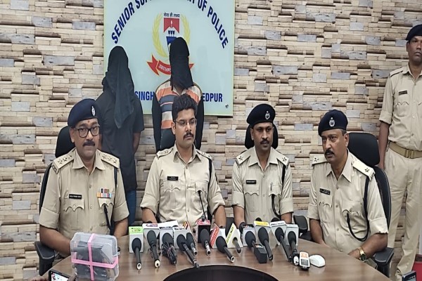 Jamshedpur: हरेराम सिंह के घर फायरिंग में शामिल दो आरोपी गिरफ्तार, अवैध हथियार बरामद