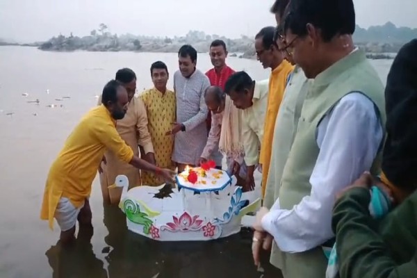 Saraikela: देव दीपावली पर मनाई गई बोइता बंदना — ओड़िया संस्कृति की झलक से सराबोर सरायकेला