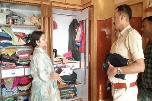 Jamshedpur: विजया गार्डन में दिनदहाड़े चोरी, शिक्षिका के घर से लाखों के गहने और नकद गायब
