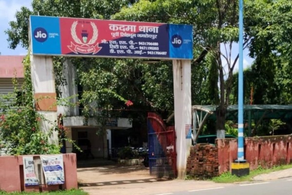 Jamshedpur: शादी का झांसा देकर बनाया शारीरिक संबंध, माता-पिता समेत युवक पर मामला दर्ज