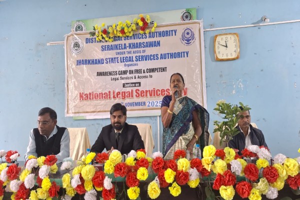 Saraikela: सरायकेला में राष्ट्रीय विधिक सेवा दिवस, पद्मश्री छुटनी महतो ने डायन प्रथा के खिलाफ समाज को किया जागरूक