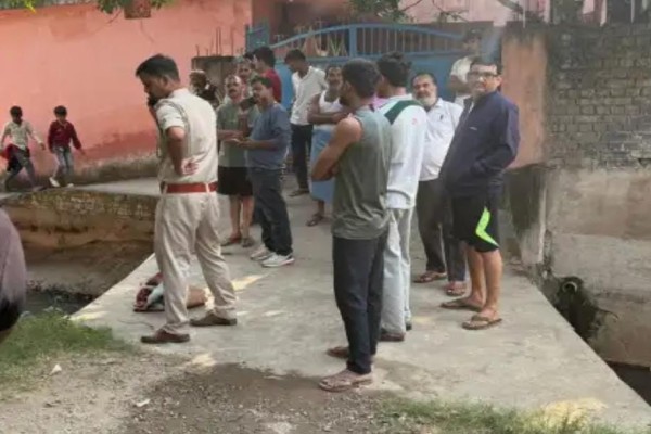 Jamshedpur: नाले से मिला अज्ञात युवक का शव, पोस्टमॉर्टम के बाद ही खुलेंगे राज