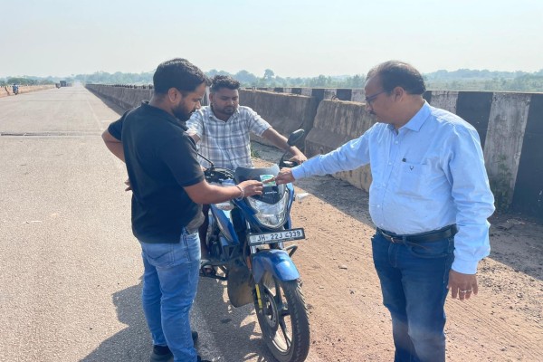 Saraikela: सरायकेला में सड़क सुरक्षा अभियान, वसूला गया 32,000 जुर्माना – वाहन चालकों को दी गई चेतावनी