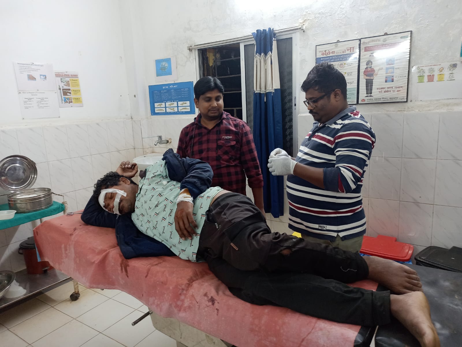 Bahragora:  ग्राम प्रधान की बाइक के सामने अचानक वृद्ध आई महिला – जोरदार टक्कर