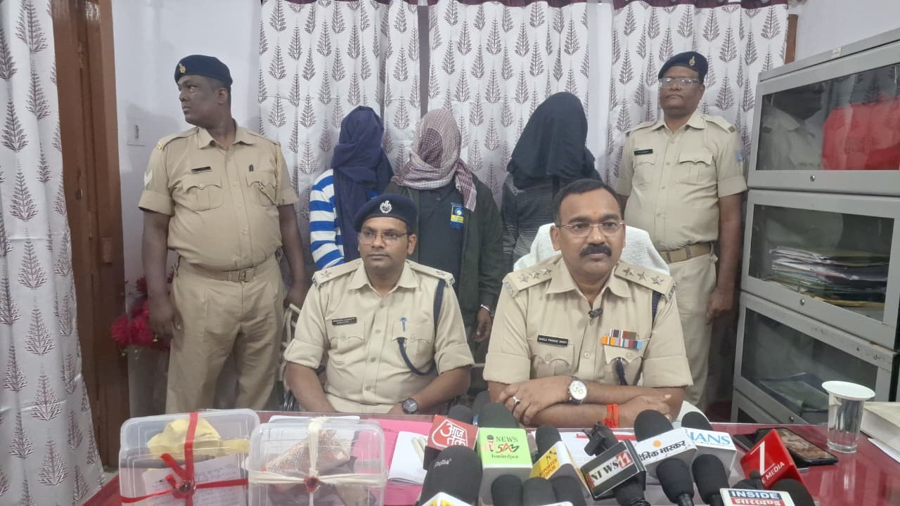 Jamshedpur: दीपावली की रात हुई हत्या का पर्दाफाश, तीन आरोपी हथियार के साथ गिरफ्तार