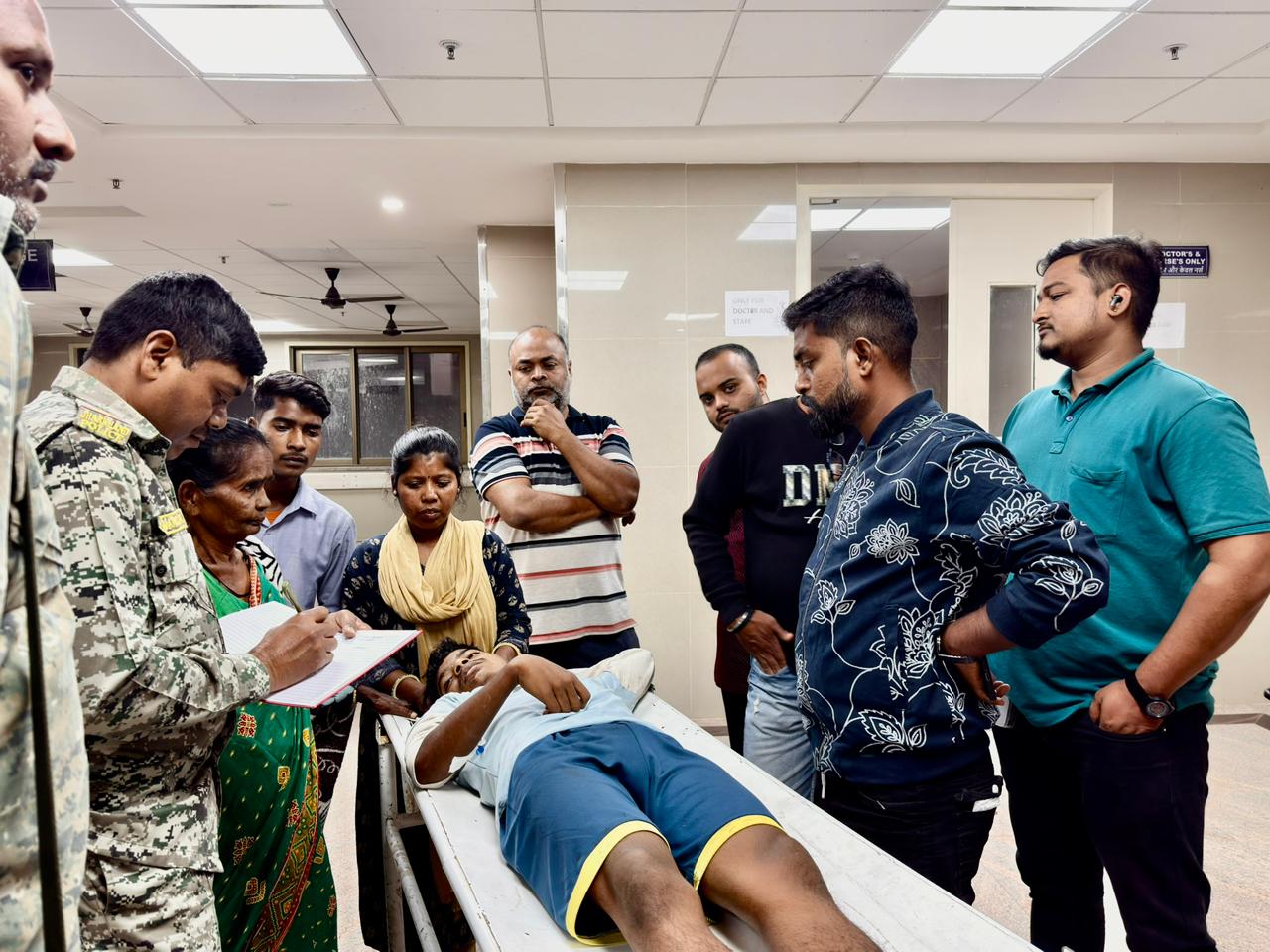 Jamshedpur: डिमना मिडिल स्कूल में छात्रों ने सहपाठी को बेल्ट- डंडे से पीटा, शिक्षक बने मूकदर्शक