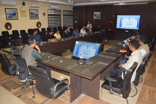 Saraikela: सरायकेला में तकनीकी विभागों की समीक्षा बैठक, डिजिटल सेवाओं को समयबद्ध लागू करने पर जोर