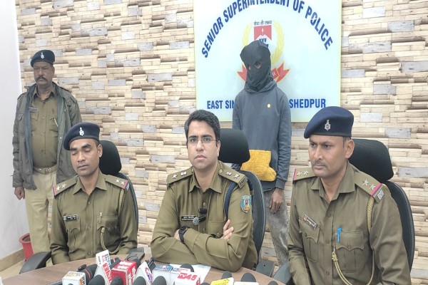 Jamshedpur: जुगसलाई पुलिस की बड़ी सफलता, देसी कट्टा एवं पांच कारतूस समेत संदिग्ध युवक गिरफ्तार