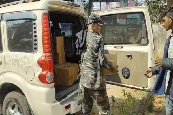 Gamharia: हैप्पी लकी ढाबा के पास अवैध विदेशी शराब का बड़ा खुलासा, चार गिरफ्तार – तीन वाहन जब्त