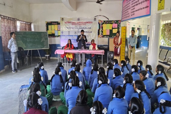 Saraikela: कस्तूरबा गांधी विद्यालय में विधिक जागरूकता कक्षा, नशा – POCSO और DAWN Unit पर छात्राओं को मिला मार्गदर्शन