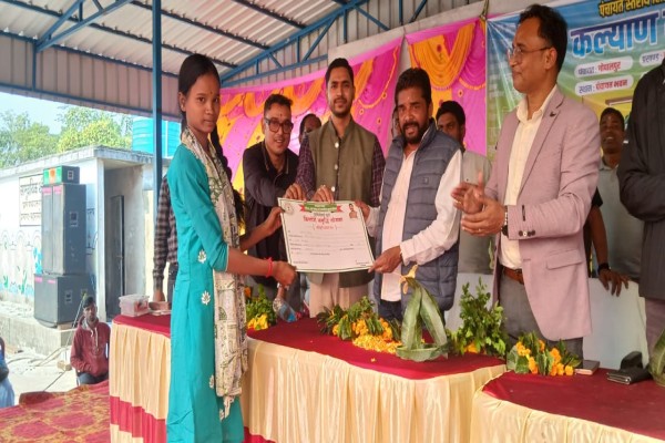 Bahragora: बहरागोड़ा में ‘आपकी योजना–आपकी सरकार–आपके द्वार’ कार्यक्रम, प्रशासनिक शिविर में उमड़ी लाभुकों की भीड़