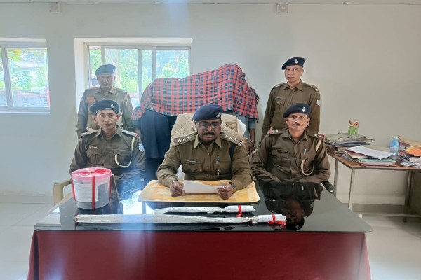 Chaibasa: मझगाँव में जमीन विवाद में फेरी वाले की निर्मम हत्या, तीन गिरफ्तार