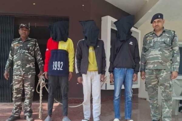 Chandil: चांडिल स्थित होटल में हुई गोलीबारी मामले में बड़ी कामयाबी, पुलिस ने तीन आरोपी दबोचे