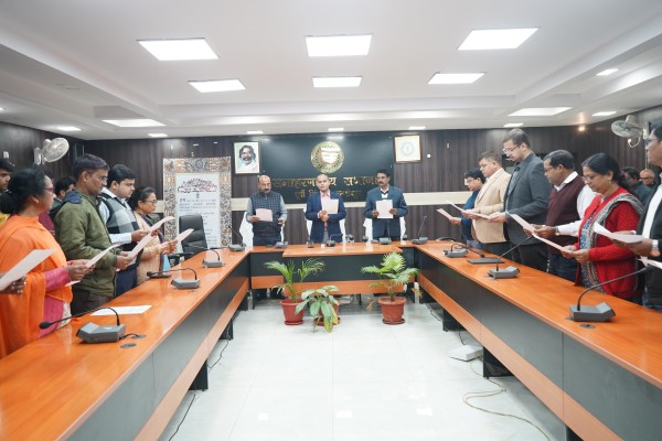 Jamshedpur: जमशेदपुर समाहरणालय में सामूहिक प्रस्तावना पाठ, संविधान के आदर्शों को किया गया याद