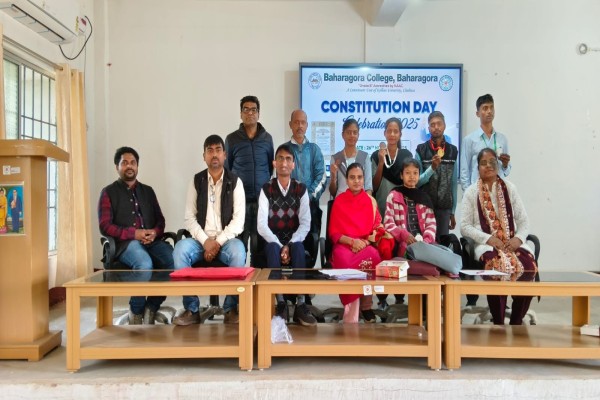 Bahragora: बहरागोड़ा महाविद्यालय में हर्षोल्लास के साथ मनाया गया संविधान दिवस