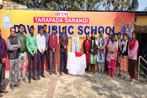 Bahragora: TS DAV बहरागोड़ा में संविधान दिवस, छात्रों ने प्रस्तावना का किया सामूहिक वाचन