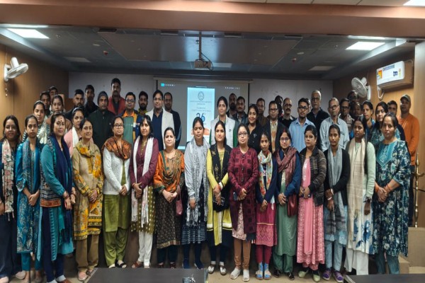 Jamshedpur: जमशेदपुर महिला विश्वविद्यालय में संविधान दिवस, छात्राओं ने ली संविधान की शपथ