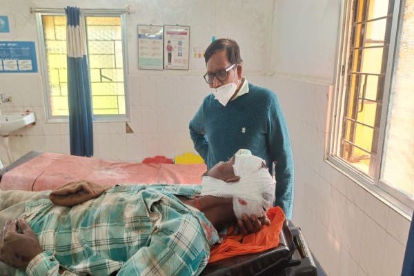 Bahragora: NH-49 पर बाइकों की आमने-सामने टक्कर, दो गंभीर घायल