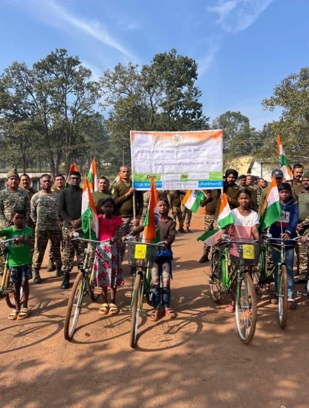 Chaibasa: सीआरपीएफ की जागरूकता रैली, साइकिल मार्च से सरकारी संपत्ति की सुरक्षा का संदेश