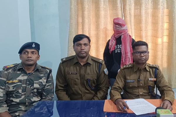 Jamshedpur : जमशेदपुर पुलिस ने अवैध आग्नेयास्त्र के साथ अपराधी को धर दबोचा